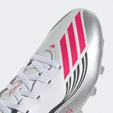 Championes de fútbol Adidas F50 Messi Club, color blanco con detalles en plateado y rosa.