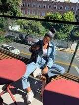 Trench de jean celeste, de corte largo y estilo relajado.