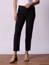 Pantalón de vestir negro, marca Zac & Rachel, de corte recto y largo al tobillo.