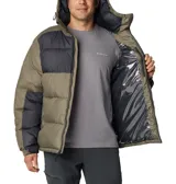 Campera puffer Columbia Pike Lake II Hooded para hombre, color verde oliva y negro. Cuenta con tecnología Omni-Heat Reflective, capucha ajustable, bolsillos con cierre y puños elásticos.