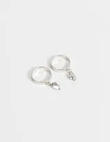 Set de dos anillos dorados con dije de corazón imantado para compartir.