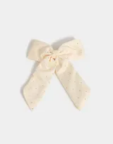 Hebilla francesa con moño de satén color crema y apliques de strass.