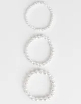 Set de tres pulseras elásticas con perlas sintéticas blancas.