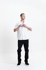 Camisa a rayas con textura, cuello mao y fit slim.