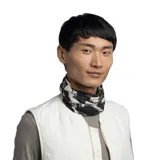 Cuello tubular multifuncional Buff Coolnet Uv con estampado abstracto en blanco y negro.