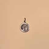 Dije medalla circular de plata 925 con la imagen de Santa Rita.