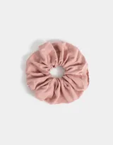 Maxi scrunchie de suede color rosa.