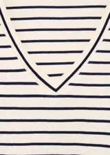 Camiseta de algodón a rayas horizontales blancas y negras, con cuello en V y corte recto.