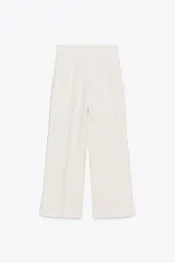 Pantalón culotte negro de tiro alto y pierna ancha.