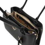 Cartera tote Guess Meridian chica color negro con doble asa de mano y dije colgante con logo de la marca.