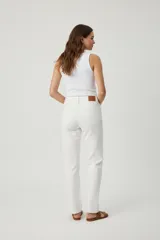 Musculosa celeste con estampado frontal de la palabra "Chérie" en azul marino.