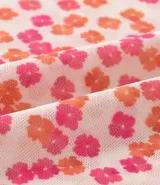 Blusa de tul estampada con cuello redondo y mangas cortas.