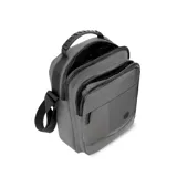 Morral gris de nylon con correa regulable, asa de mano, cierre superior y múltiples bolsillos con cierre al frente y atrás.