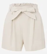 Short negro de lino y viscosa, con cintura elástica, cinturón tipo faja y bolsillos delanteros.