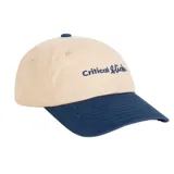 Gorro estilo dad hat de dos tonos, corona color beige claro y visera curva color azul marino. Presenta bordado frontal en azul marino con el texto "Critical Slide" en tipografía cursiva.