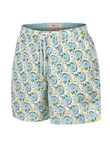 Short de baño celeste con estampado de caballitos de mar rosados. Tiene cintura elástica con cordón ajustable, bolsillos laterales y traseros.