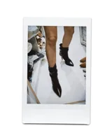 Botín de cuero vacuno negro con taco aguja de 9cm y caña arrugada.