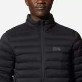 Campera verde oliva de plumas, con cierre frontal, bolsillos laterales con cierre y logo de la marca bordado en el pecho.
