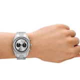 Reloj Emporio Armani modelo Racer con caja plateada de acero inoxidable de 42mm, esfera plateada con detalles en negro, subesferas de cronógrafo y pulsera de acero inoxidable plateada.