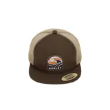 Gorro estilo trucker de dos tonos: paneles frontales y visera en marrón oscuro y paneles traseros de malla en beige. Presenta un parche bordado frontal con un diseño de olas y atardecer, incluyendo el logo y la palabra "HURLEY". Tiene una cuerda decorativa marrón sobre la visera.