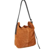 Cartera tipo bucket color marrón de cuero graneado con correa de cuero engrasado negra y hebilla metálica plateada.