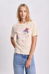 Camiseta amarilla de manga corta con estampado de Minnie Mouse y Daisy Duck.