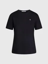 Remera negra de algodón regenerativo con cuello redondo y manga corta. Tiene el logo de Calvin Klein bordado en el pecho.