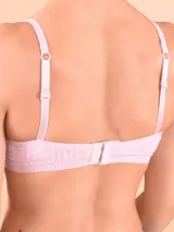 Bralette lila de algodón con breteles finos y diseño acanalado.