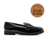 Mocasines de cuero color marrón con estampado de piel de serpiente en tonos marrones y negros.