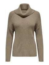 Sweater de punto color beige con cuello alto y mangas largas.