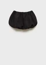 Minifalda negra evasé con cintura elástica.