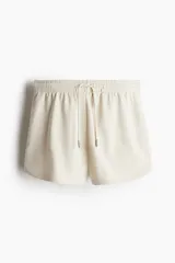 Short color crudo de felpa liviana de mezcla de algodón, con cintura elástica revestida, cordón para ajustar y bolsillos laterales.