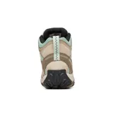 Botas de trekking de caña media Merrell Accentor 3 Mid WP, color beige con detalles en marrón y verde agua. Confeccionadas en ante y malla impermeable, con suela de goma adherente y cordones reciclados.
