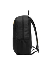 Mochila unisex Caterpillar modelo Liam Backpack, color negro. Presenta un compartimento principal con cierre, un bolsillo frontal de fácil acceso con cierre, y dos bolsillos laterales de malla. Incluye presillas frontales para fijar accesorios y correas ajustables de malla transpirable para los hombros.