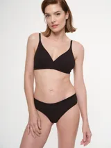 Bombacha clásica de algodón color negro.