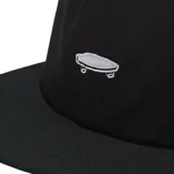 Gorra negra de Vans con logo de skate bordado en gris.