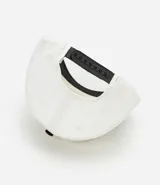 Gorra blanca de sarga de algodón con visera curva y bordado frontal de una bola 8.