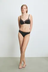 Colaless color piel con cintura de tul.