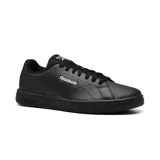 Championes Reebok Court Clean de cuero sintético color negro, con logo de la marca en el lateral y en el talón.