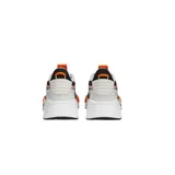 Championes Puma RS-X Geek de hombre, color negro con detalles en gris, azul y naranja. Zapatillas de estilo retro con revestimientos de nubuck y gamuza.