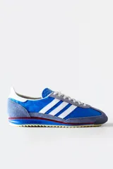 Championes Adidas SL 72, color azul con detalles en blanco y gris.