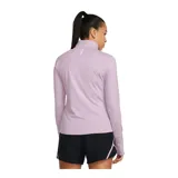 Remera deportiva manga larga fucsia con cierre medio en el cuello y orificios para los pulgares.