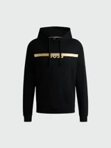 Sudadera negra con capucha de la marca Boss, con una franja horizontal dorada en el pecho y el logo de la marca en dorado.