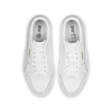 Championes Puma Carina Street de mujer, color blanco con detalles en celeste y rosa.