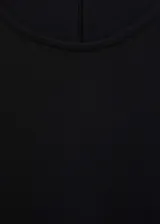 Vestido midi negro de tejido elástico, con mangas largas y diseño entallado.