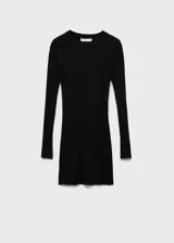 Vestido midi negro de punto de canalé, con cuello redondo y mangas largas.