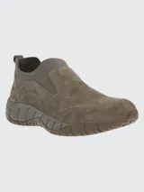 Zapato slip on de gamuza color marrón, con cuello elástico y suela de goma con tecnología Spinal.