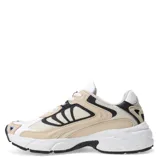 Championes urbanos color beige con detalles en blanco y negro.