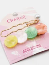 Set de dos broches para el pelo: uno dorado con una perla y otro con cuatro círculos de colores pastel.