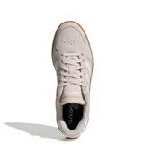 Championes Adidas Breaknet Sleek color rosa claro con detalles en blanco y suela marrón.